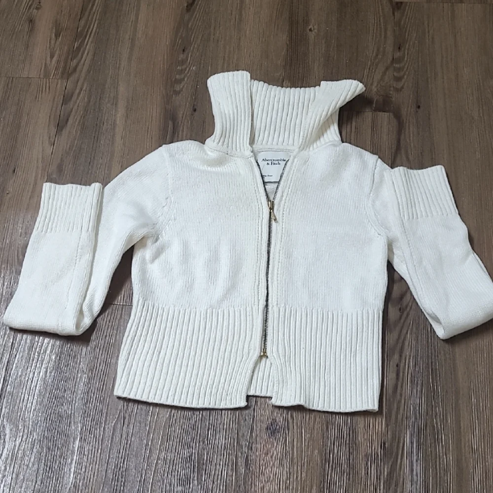 Abercrombie & Fitch White Ribbed‎ Knit Jacket used good condition for girl.